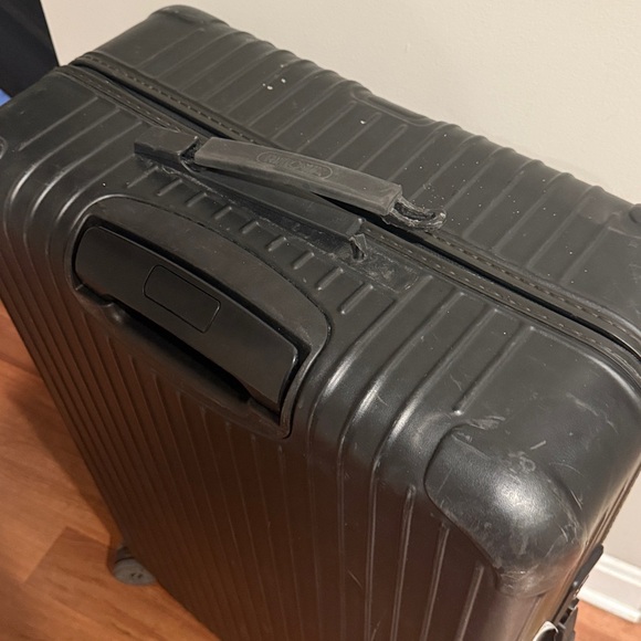 Matte Black Rimowa Suitcase broken handle - Picture 2 of 10